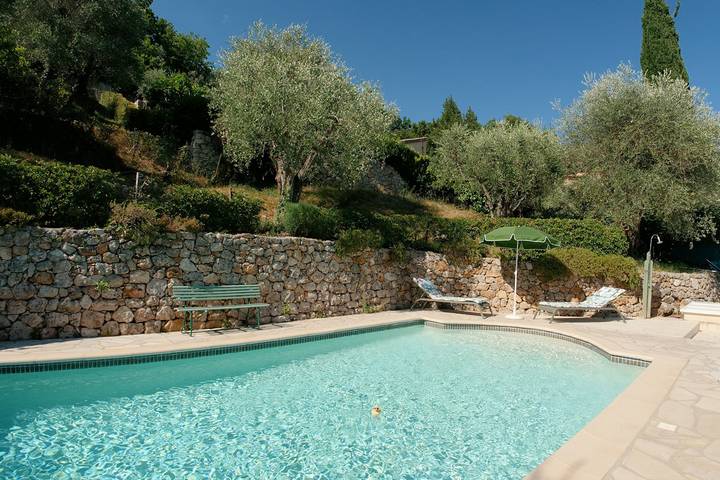 Chambre d’hôte pour 2 personnes, avec piscine ainsi que jardin et vue sur le lac
