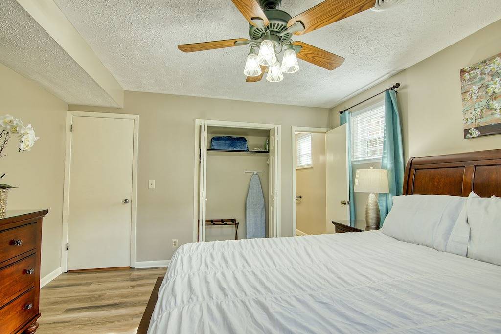 Ganze Wohnung, A comfortable home near the Motor Mile and Boone Lake, 5mins to, Wing Deer Park, and the Mall. in Johnson City, Blue Ridge Mountains