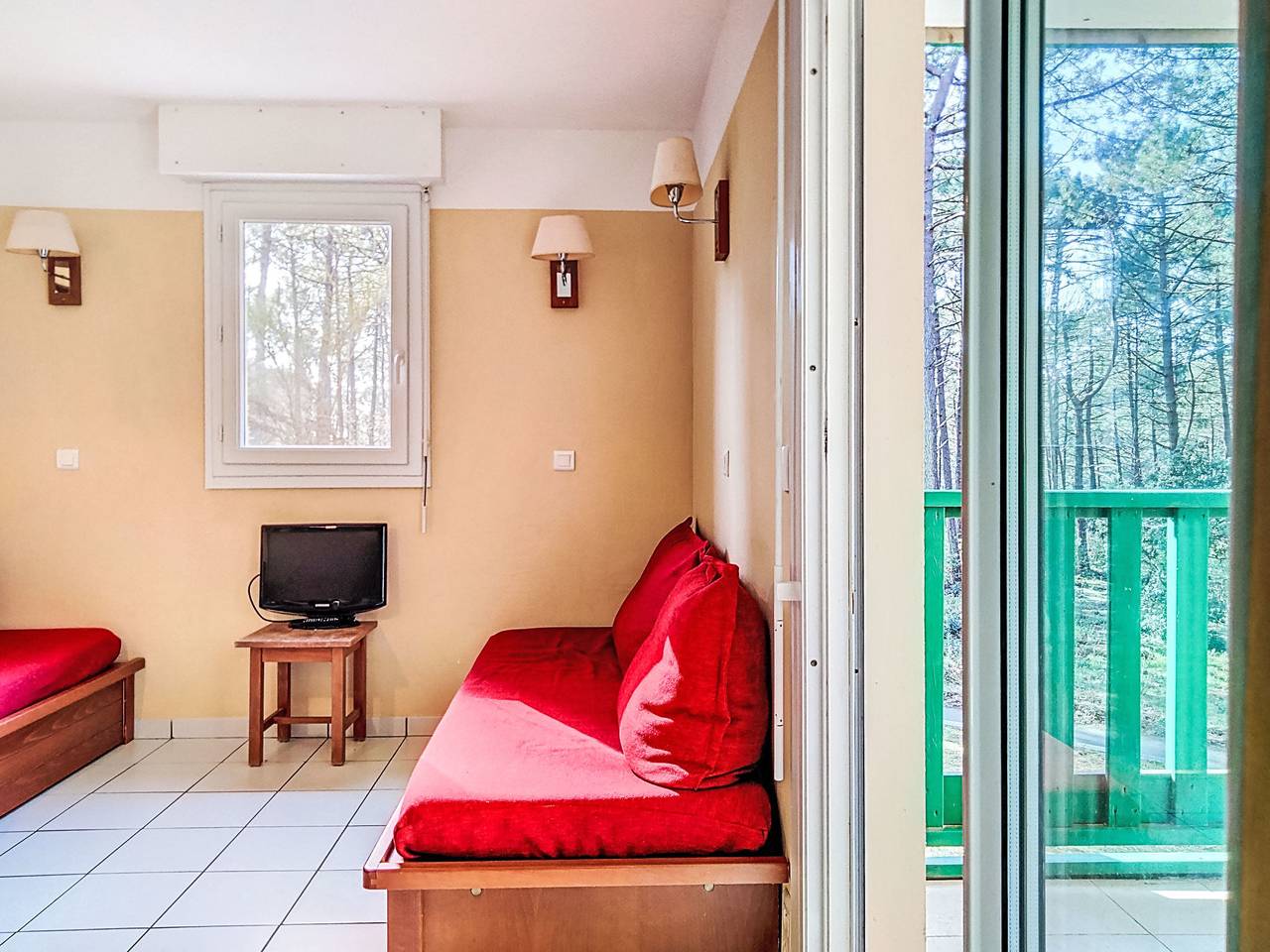 Entire apartment, Les Grands Pins in Carcans, Lesparre-Médoc region