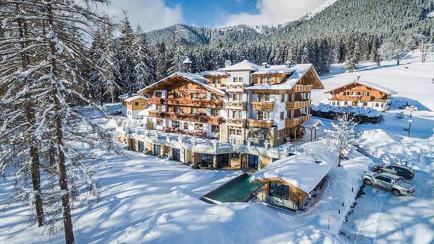 Ferienwohnung für 5 Personen, mit Terrasse und Sauna sowie Pool und Garten, mit Haustier in Ramsau am Dachstein