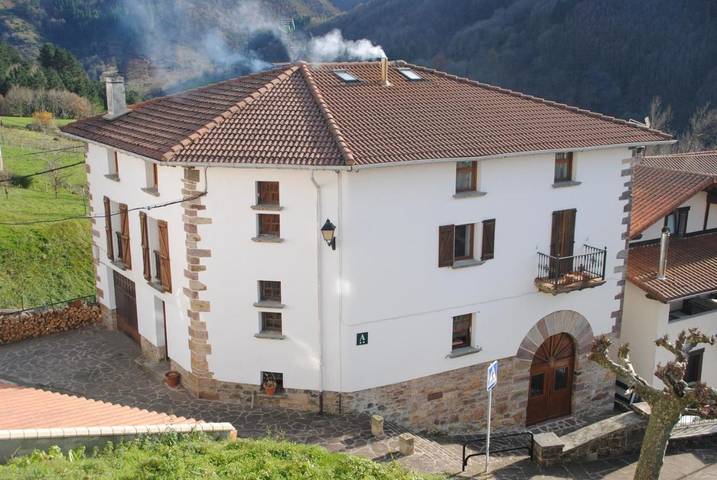 Auberge pour 8 personnes, avec vue et jardin, animaux acceptés à Ezkurra