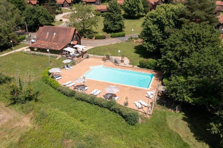 Parc de vacances pour 4 personnes, avec vue ainsi que jardin et piscine dans le Lot - 2