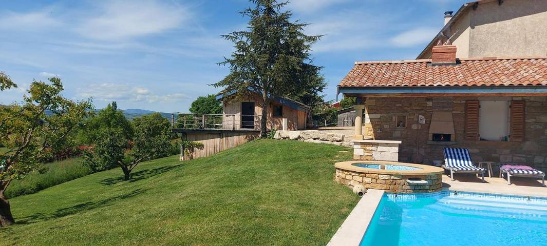 Maison pour 2 personnes, avec Balcon et Jacuzzi ainsi que Terrasse et Jardin à Quincieux