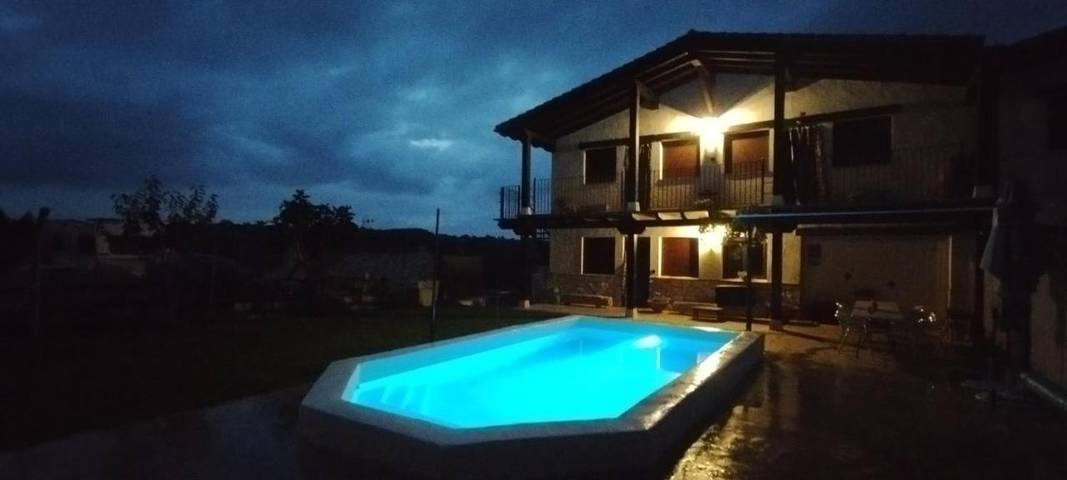 Apartamento de vacaciones para 18 personas, con jardín además de vistas y piscina, Se admiten mascotas - 1