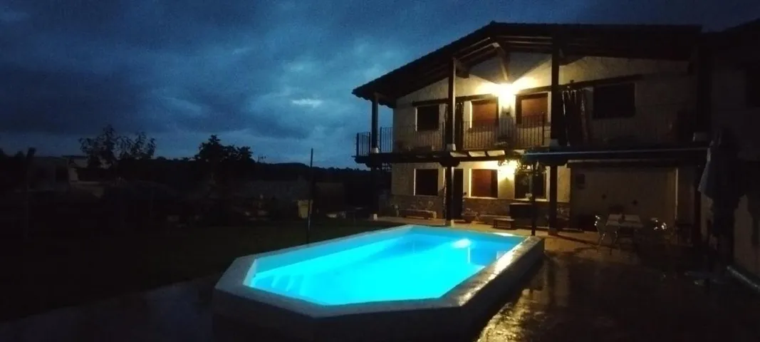 Ferienwohnung für 6 Personen, mit Garten und Ausblick sowie Pool, mit Haustier - 1
