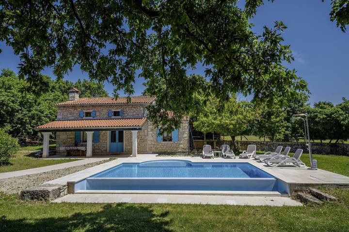 Ferienhaus Pićanci * ruhige Alleinlage, 3800 m2 Garten, privater Pool in Svetvinčenat, Zentralistrien