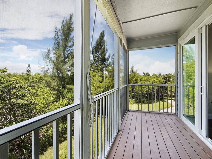 Vacation rental for 4 people, with pool and balcony in Longboat Key