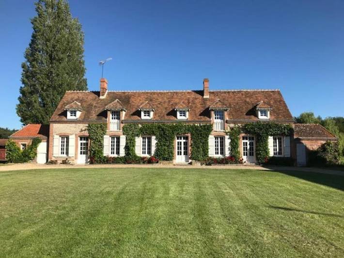 Location de vacances pour 14 personnes, avec piscine ainsi que vue et jardin, animaux acceptés à Lassay-sur-Croisne - 2