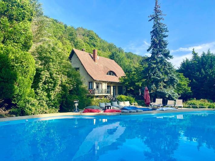 Maison de vacances pour 16 personnes, avec piscine et jardin ainsi que vue et bassin pour enfant, animaux acceptés