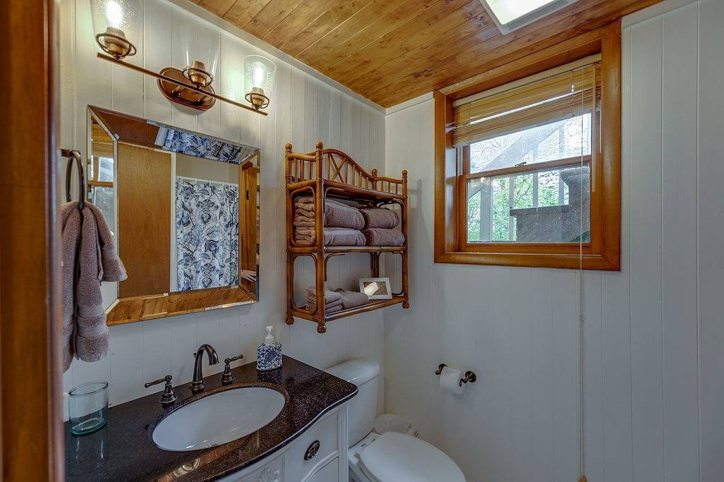 Vacation House for 6 Guests in Highlands (NC), Macon County