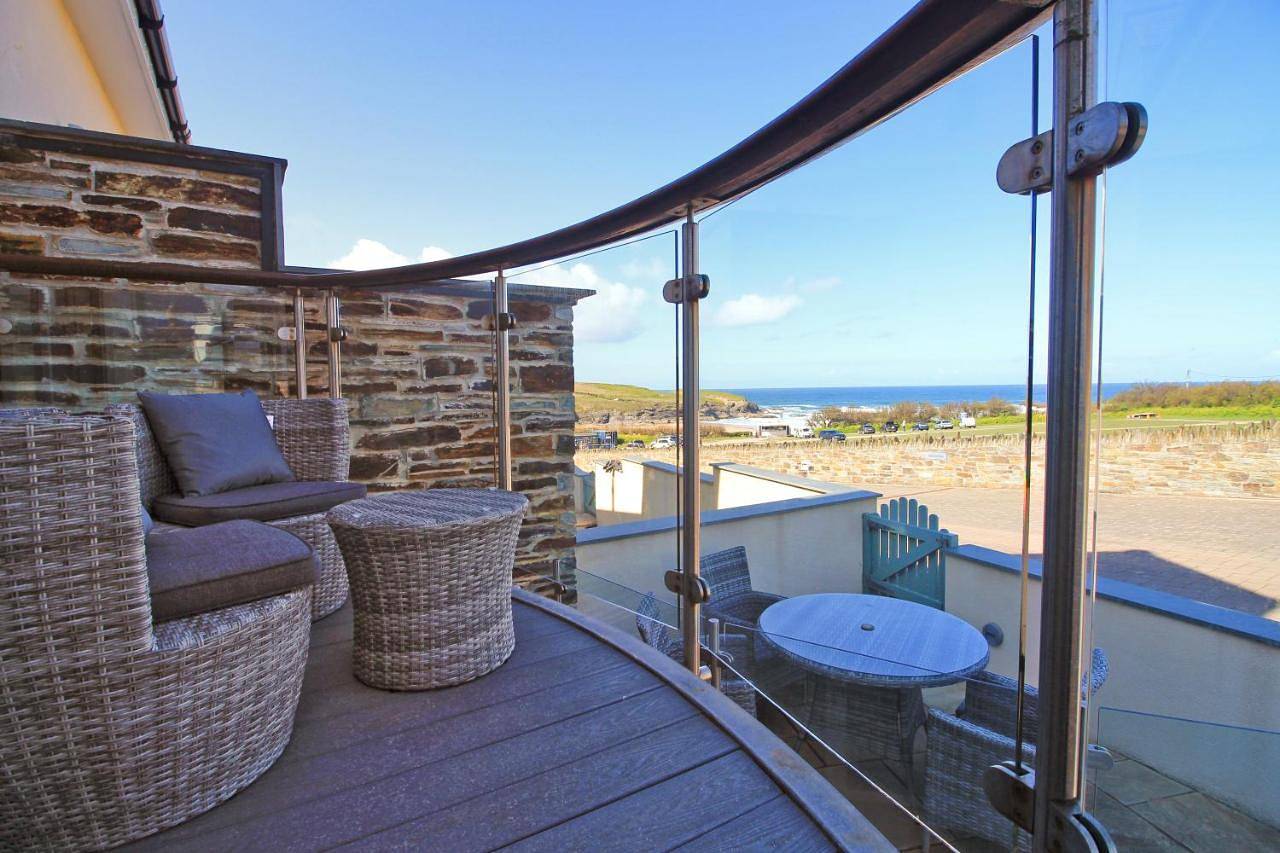 Entire apartment, By The Beach, The Quies, Beach House in Constantine Bay, Cornwall