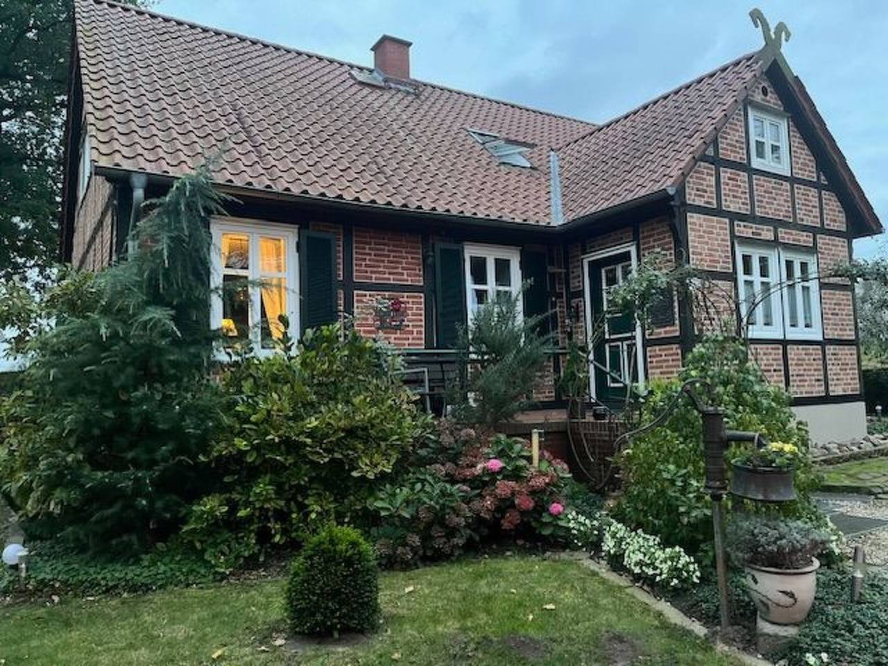 Haus Elbrose inmitten von Rosen mit Elbdeichzugang in Lenzerwische, Prignitz