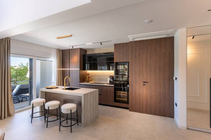 Villa für 8 Personen, mit Pool und Balkon sowie Garten und Sauna auf Rab