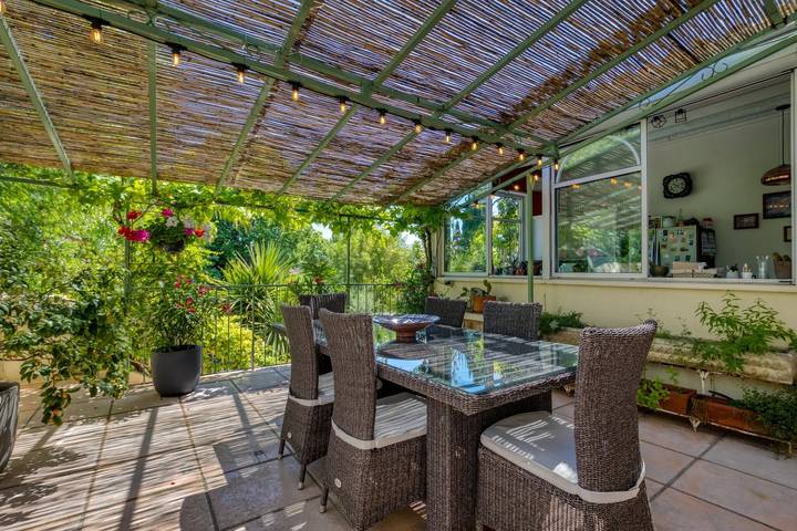 Habitación de huéspedes «La Suite Or» con terraza compartida, Wi-Fi y aire acondicionado in Gigean, Costa mediterránea (Francia)