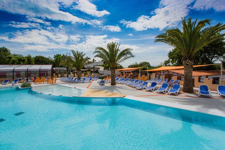 Ferienhaus für 6 Personen, mit Pool und Terrasse, mit Haustier