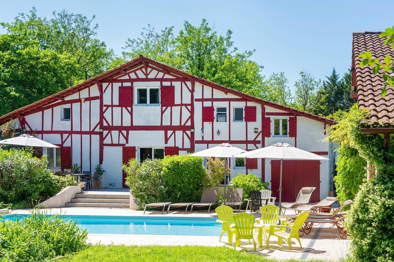 Chambre « Domaine De La Barthe Chambre Rose » avec piscine, terrasse partagées et Wi-Fi in Garrey, Région de Dax