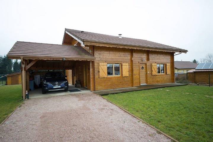 Gîte pour 11 personnes, avec Terrasse ainsi que Jardin et Vue à Charézier