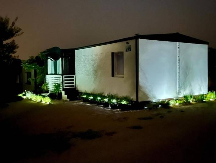 Camping pour 5 personnes, avec vue et jardin, animaux acceptés à Tisno