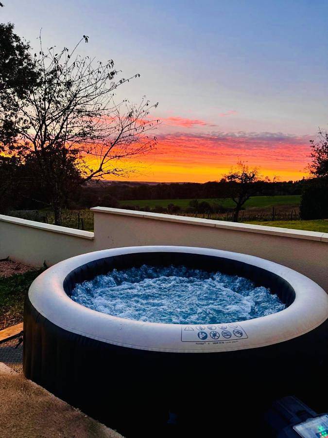 Location de vacances pour 6 personnes, avec vue ainsi que piscine et jardin à Figeac - 4