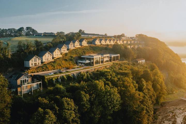 Holiday village for 4 people, with Terrace and Hot tub as well as Garden and Pool in Laugharne