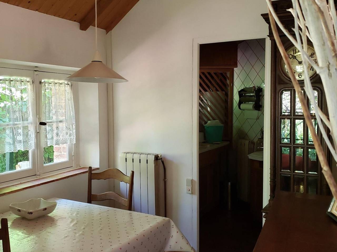Maison de charme avec terrasse et jardin, proche commerces in Saint-Privé, Région d'Auxerre