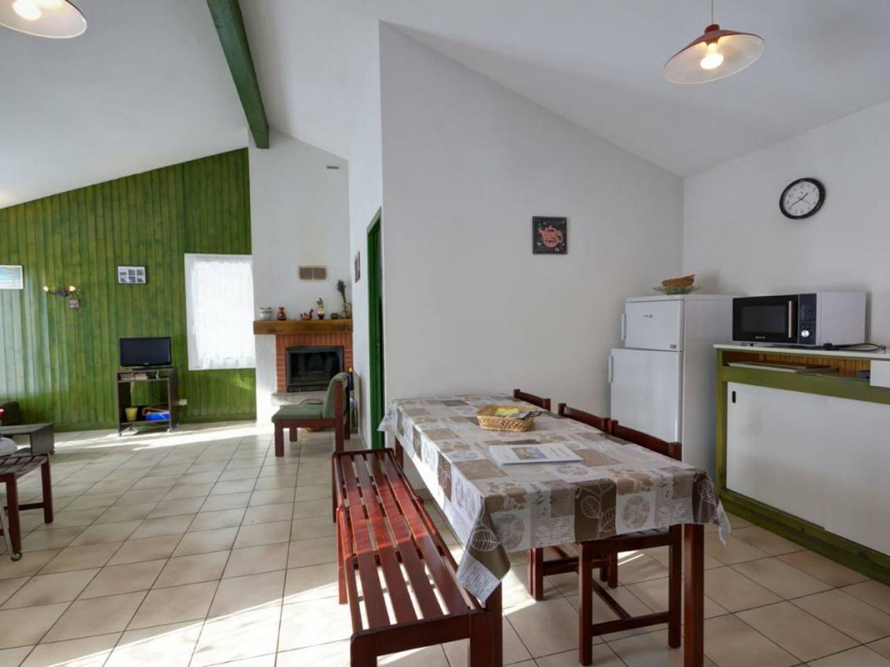 Chalet confortable avec cheminée et jardin, animaux acceptés in Usson-en-Forez, Montbrison