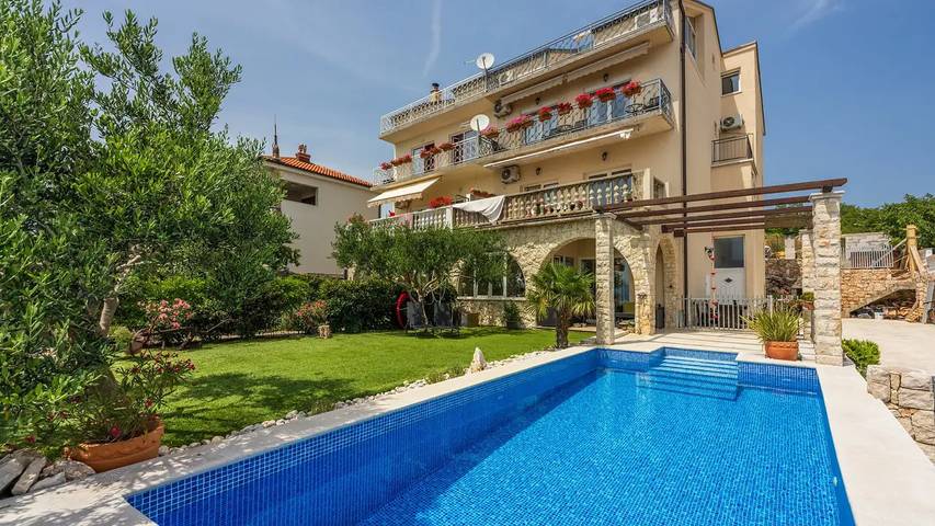 Gîte pour 5 personnes, avec piscine et jardin à Novi Vinodolski
