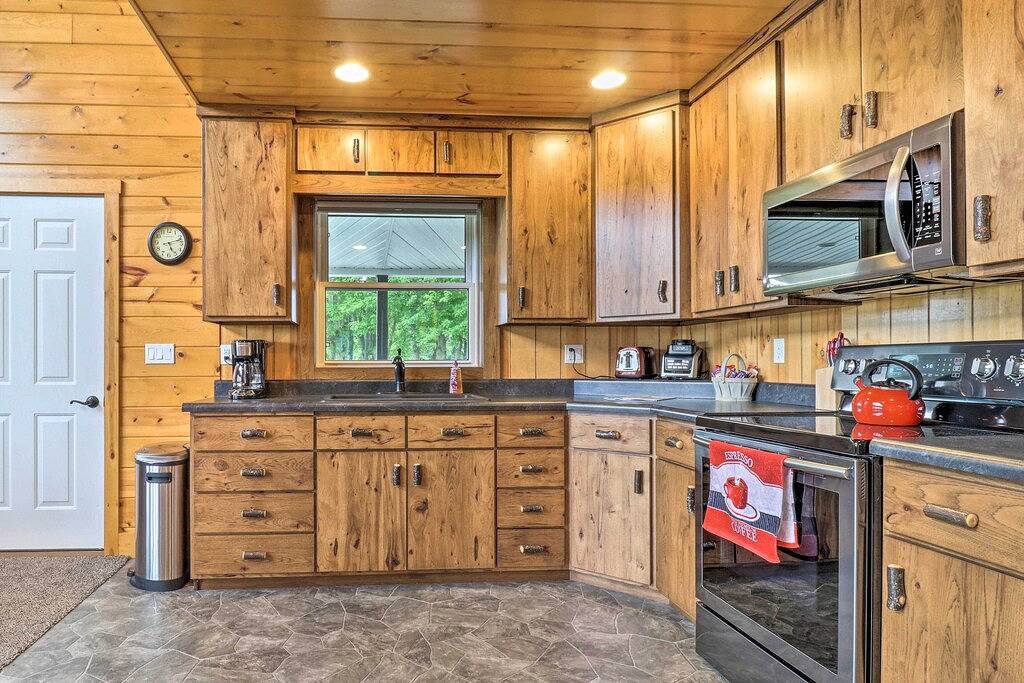 Cozy ‘Haven of Rest’ Home w/ Amish Country Views! in LaGrange County