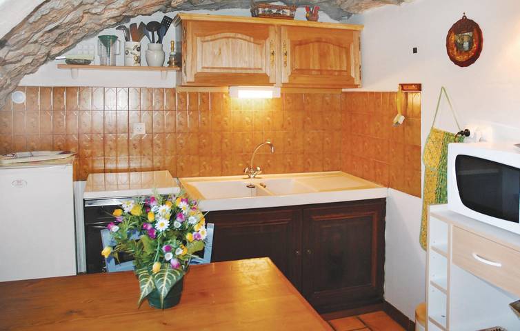 Ganze Ferienwohnung, Labeaume Gartenwohnung mit TV & Küche in Labeaume, Ardèche