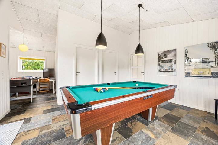 Luxusferienhaus mit Aktivitätsraum und Whirlpool in Henne, Filsø See