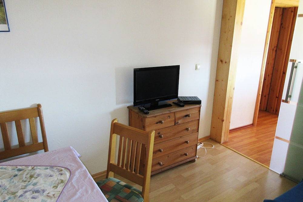 Ganze Wohnung, Ferienwohnung Sonnenschein bis 4 Personen, Balkon, 65 qm in Tachinger See, Taching am See