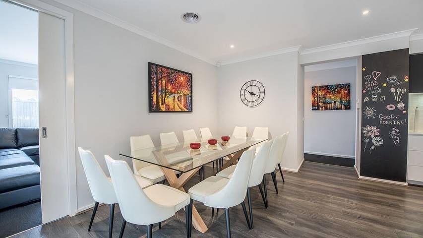 Holiday home for 17 people, with hot tub and garden in Torquay (Victoria)