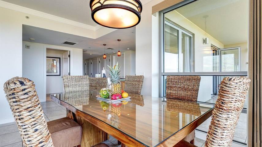 Vacation rental for 6 people, with pool and hot tub as well as yard in Kaanapali