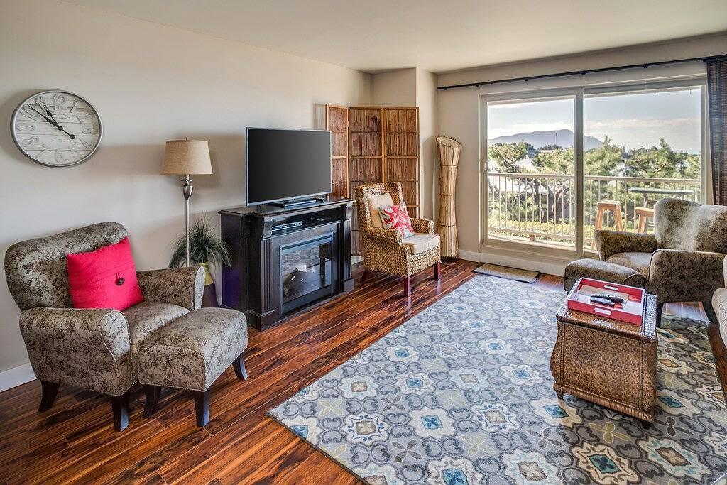 Ganze Wohnung, Wunderschön aktualisierte Wohnung. Zugang zum Pool. Keine Reinigungsgebühren in Gearhart, Clatsop County