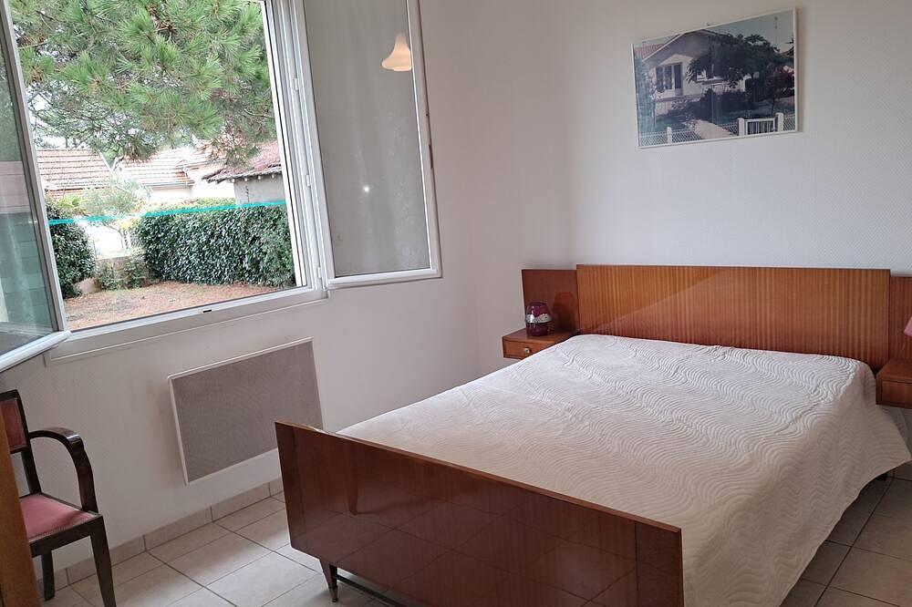 Villa soulacaise située à 500 m de la plage et du centre ville in Soulac-sur-Mer, Parc naturel régional du Médoc