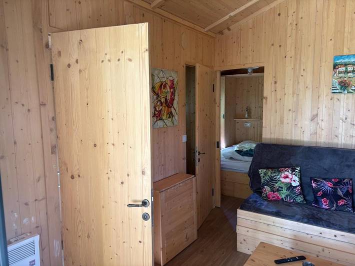 Location de vacances pour 2 personnes, avec jardin et terrasse ainsi que piscine et vue à Bassignac-le-Haut - 4