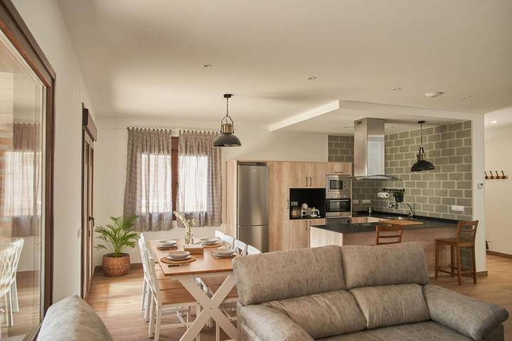 Casa de vacaciones para 9 personas, con piscina además de jardín y vistas en Montes de Toledo