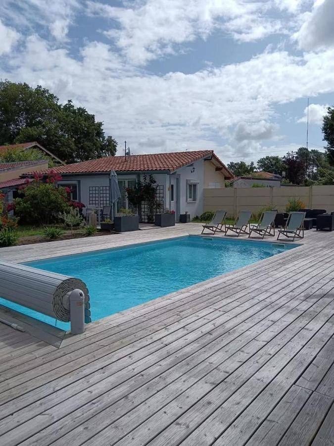 Location de vacances pour 2 personnes, avec jardin ainsi que piscine et terrasse à Magescq - 4