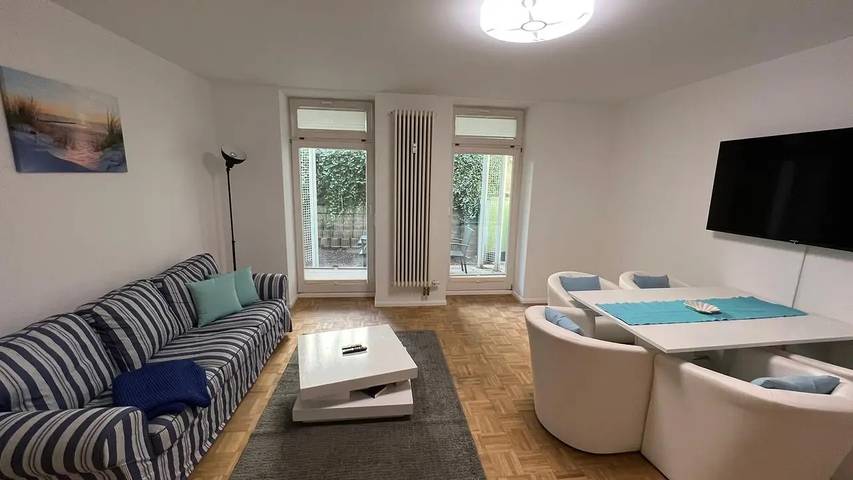 Ferienwohnung für 7 Personen, mit Garten und Terrasse sowie Sauna, mit Haustier in Stadtmitte Rostock