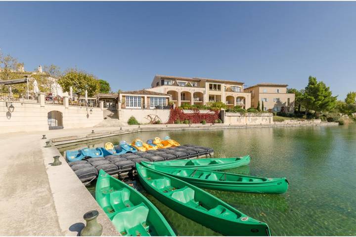 Location de vacances pour 6 personnes, avec jardin et piscine ainsi que bassin pour enfant et balcon, adapté aux familles à Mallemort