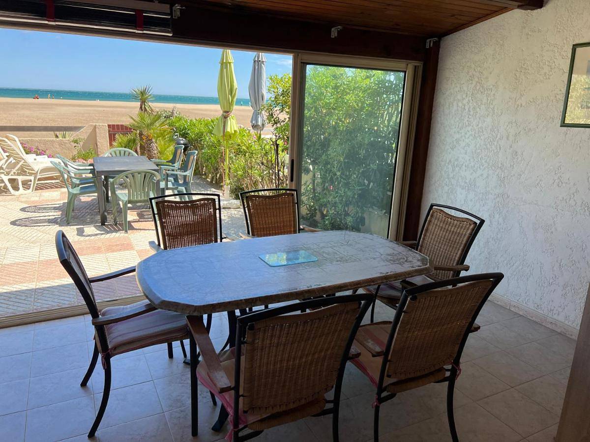 Ganze Wohnung, Appartement Liberssan les pieds dans le sable, rez de plage in Gruissan (Ville), Gruissan