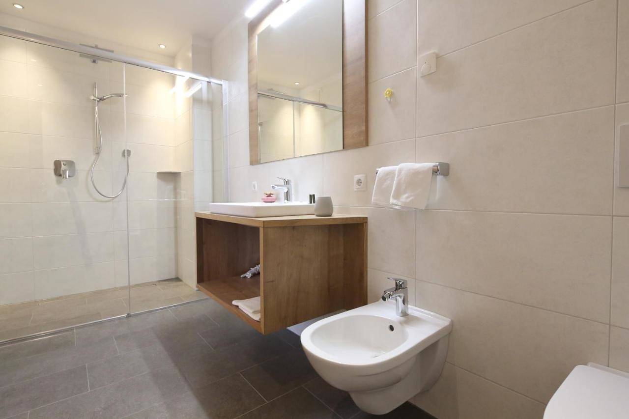 Double Room with Bathroom without Kitchen in San Candido, Karnischer Hauptkamm