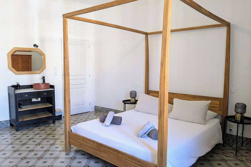 Le Vieux Tilleul - Villa de charme avec piscine chauffée proche Uzès in Cavillargues, Région de Nîmes