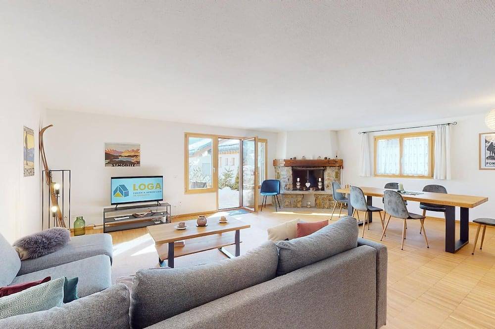 Ganze Wohnung, Ferienwohnung in Champfèr: 96 m², Terrasse, Kamin und Bergblick in Silvaplana, Sankt Moritz