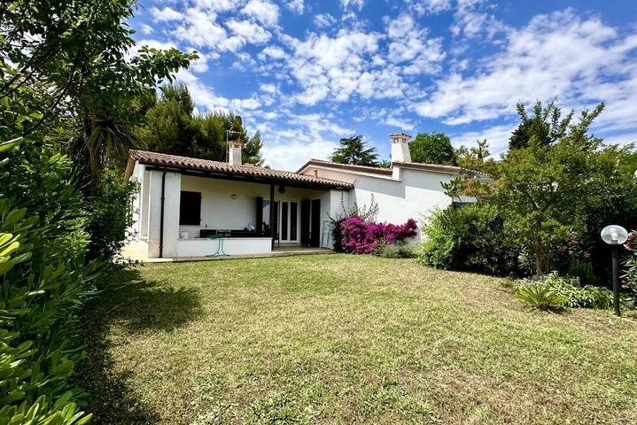 Ganze Wohnung, Ferienwohnung für 7 Personen mit Garten in Numana, Riviera del Conero