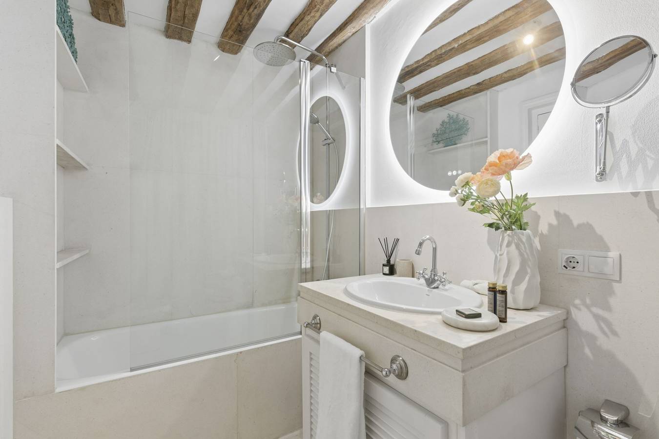 Stylish Retreat by Plaza Santa Ana, foto 10