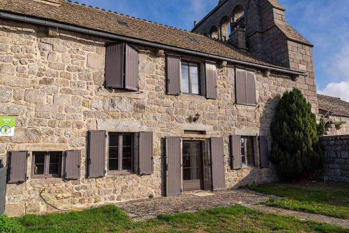 Gîte pour 7 personnes, avec jardin à La Fage-Montivernoux