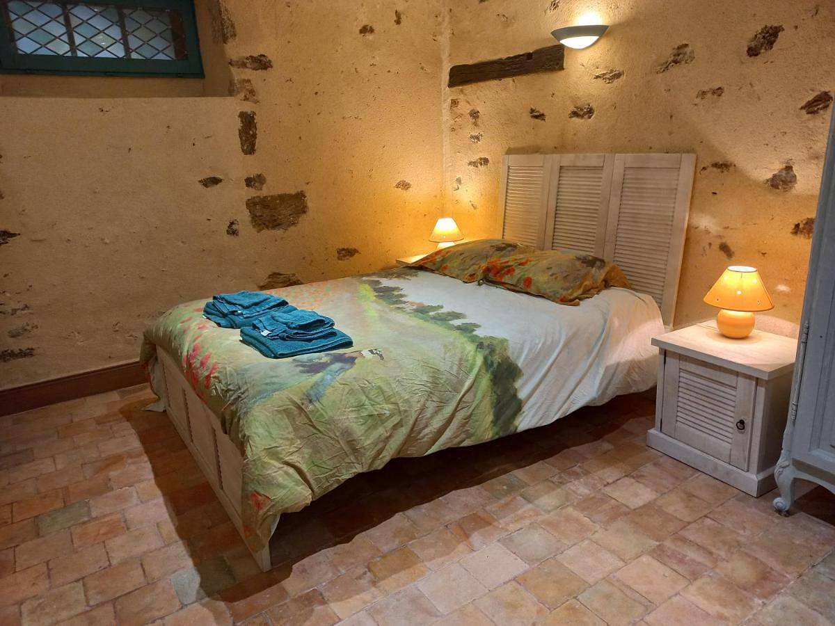 Double Room with Private Bathroom in Ruaudin, Sarthe