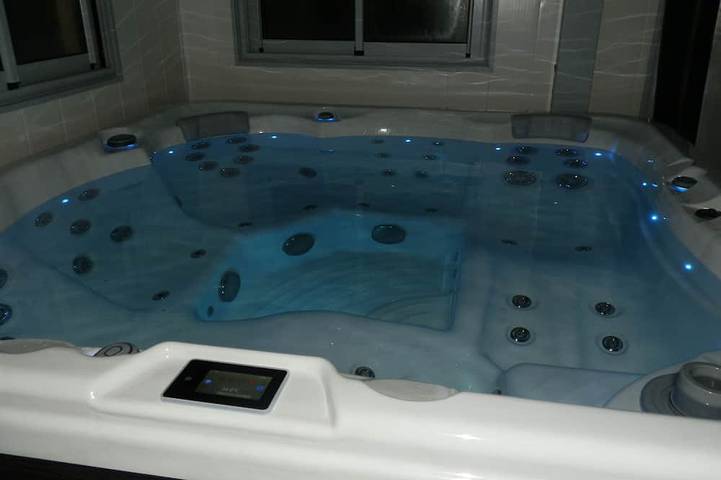 Maison d’hôte pour 3 personnes, avec jardin et jacuzzi