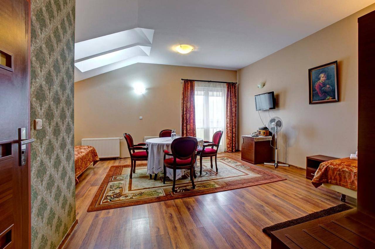 Hotel i Restauracja Bona in Sanok, Karpaty (Polska)